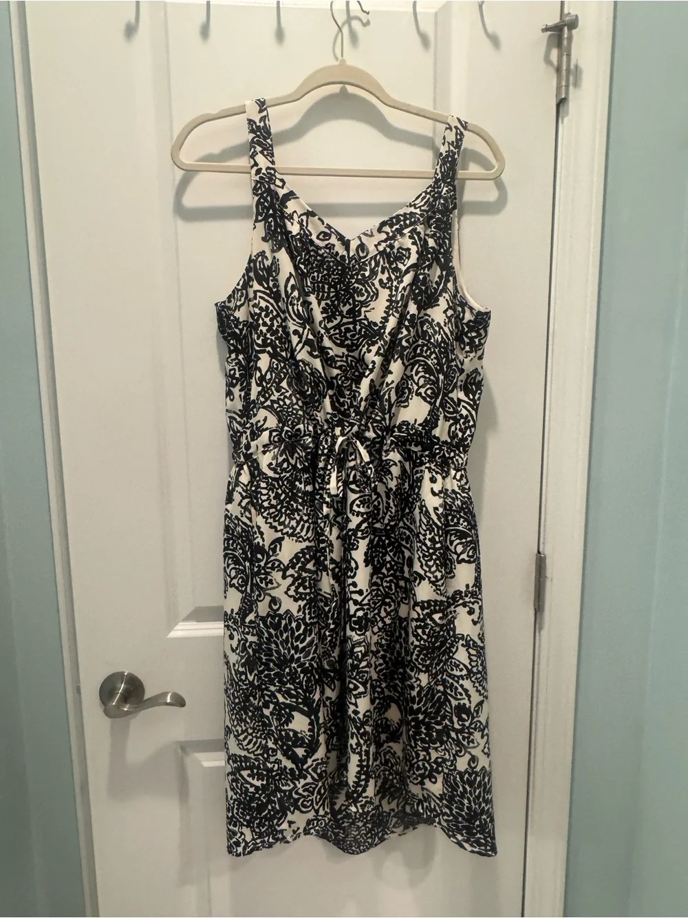 Black and White Floral-Pattern Sleeveless Dress